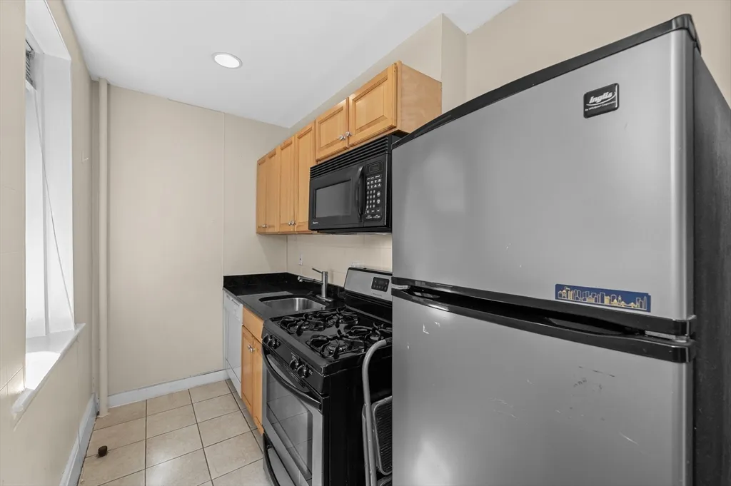 2 bed, 1 bath apartment for rent at 7 Lothian Rd Unit 3, Brighton — photo 5 of 14