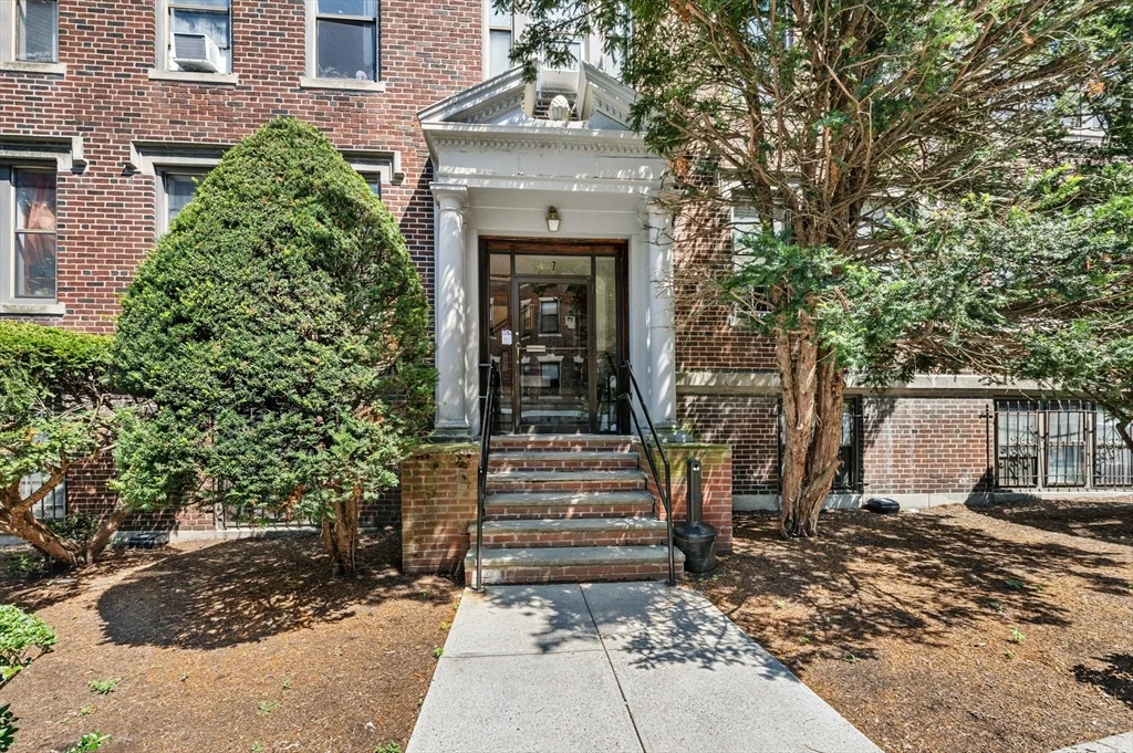 2 bed, 1 bath apartment for rent at 7 Lothian Rd Unit 3, Brighton — photo 13 of 14