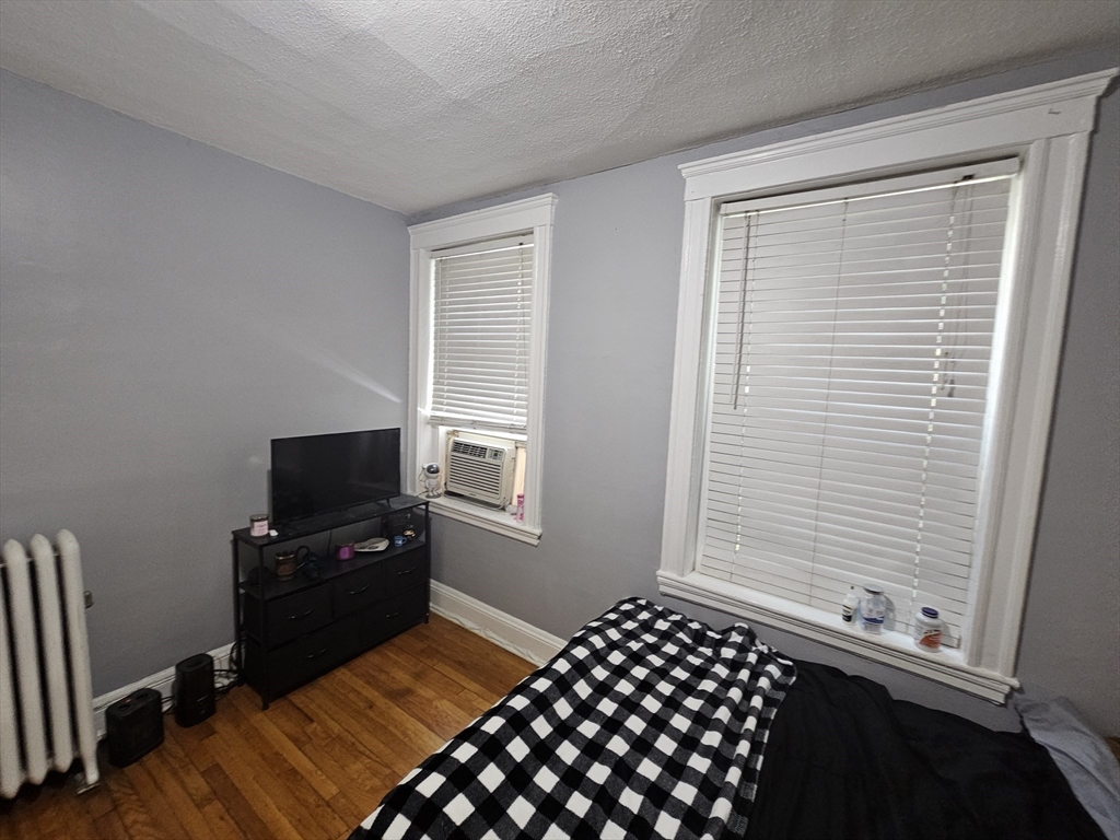3 bed, 1 bath apartment for rent at 7 Lothian Rd Unit 8, Brighton — photo 8 of 10