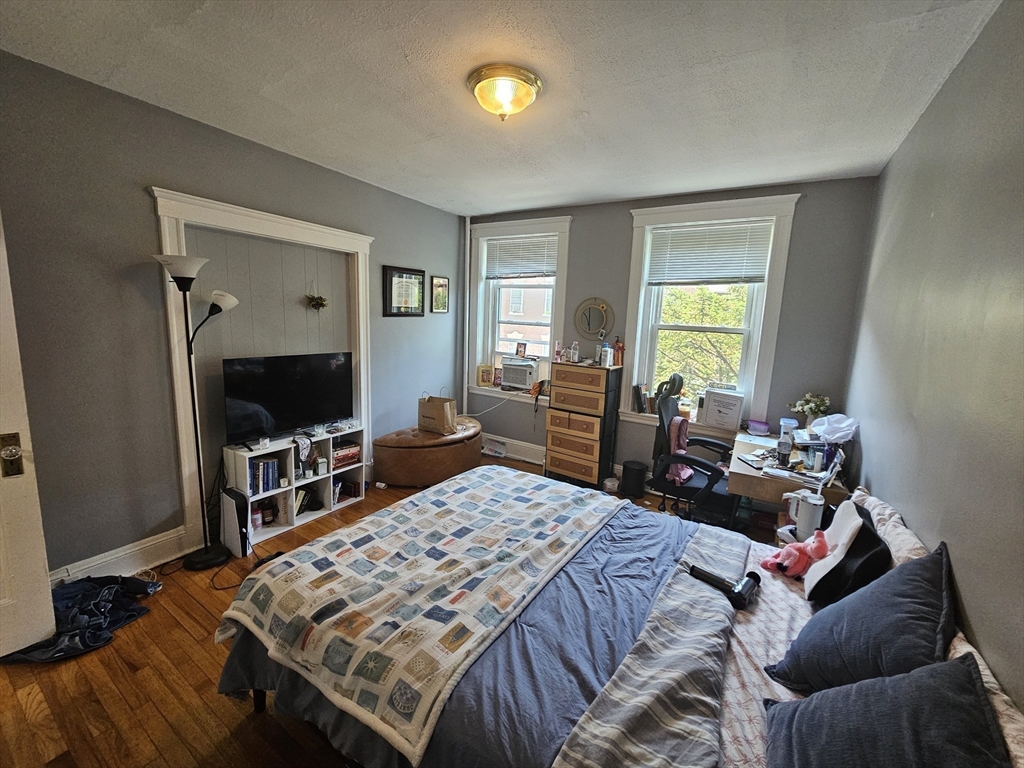 3 bed, 1 bath apartment for rent at 7 Lothian Rd Unit 8, Brighton — photo 5 of 10