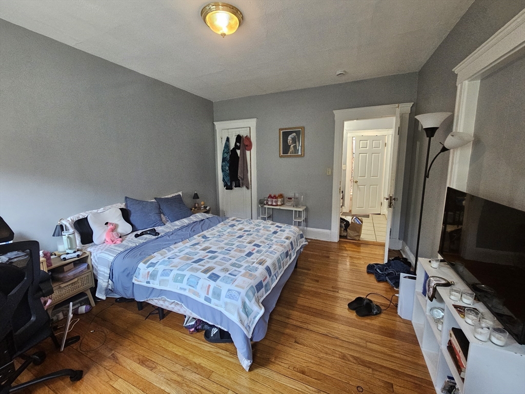 3 bed, 1 bath apartment for rent at 7 Lothian Rd Unit 8, Brighton — photo 6 of 10