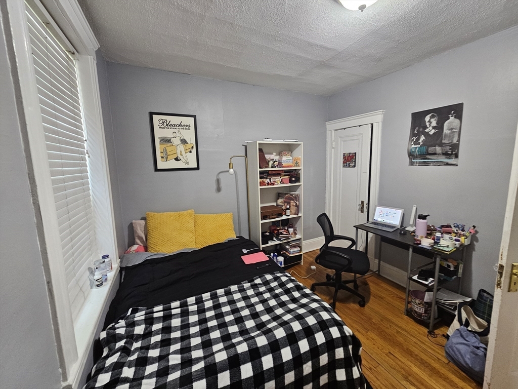 3 bed, 1 bath apartment for rent at 7 Lothian Rd Unit 8, Brighton — photo 7 of 10