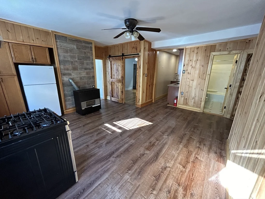 3 bed, 1 bath apartment for rent at 7 Lyon Unit 1, Worcester — photo 4 of 10
