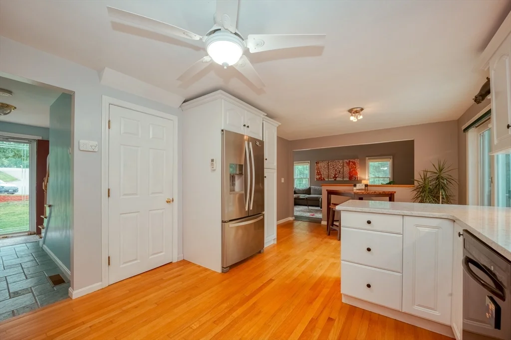 4 bed, 2 bath apartment for rent at 7 Magnolia Dr, Ayer — photo 3 of 42
