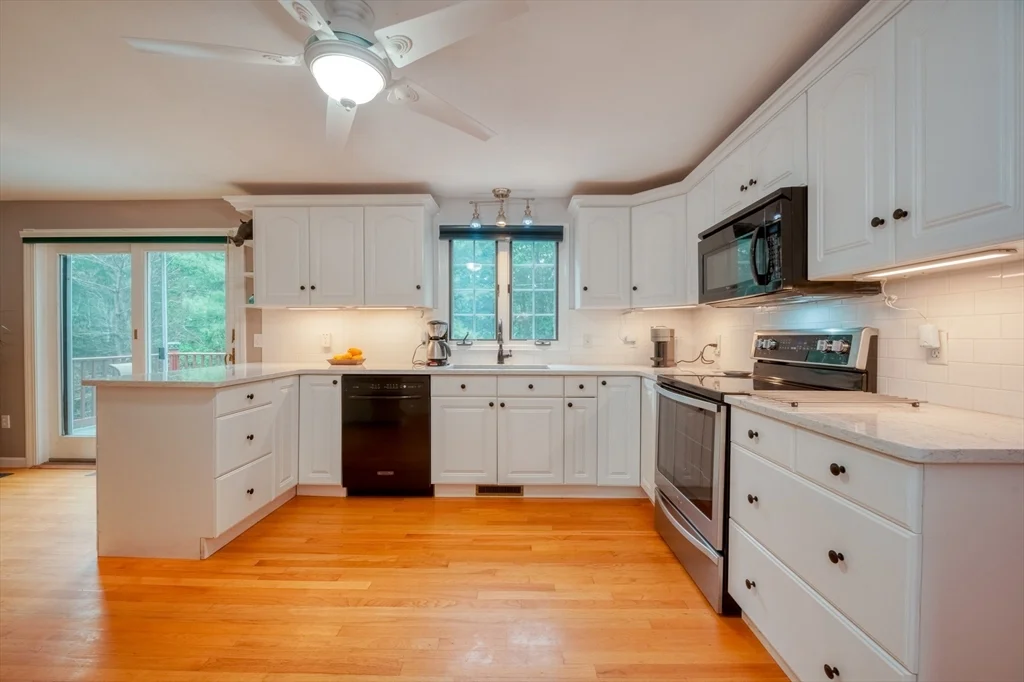 4 bed, 2 bath apartment for rent at 7 Magnolia Dr, Ayer — photo 2 of 42