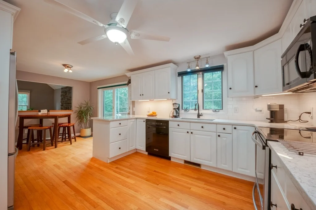 4 bed, 2 bath apartment for rent at 7 Magnolia Dr, Ayer — photo 4 of 42