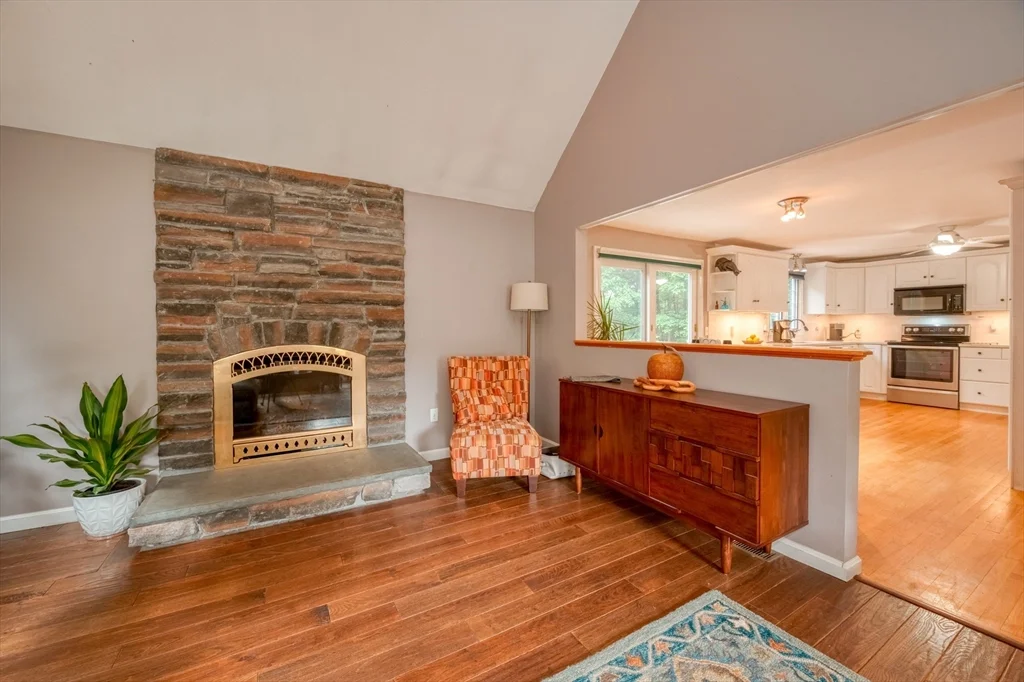 4 bed, 2 bath apartment for rent at 7 Magnolia Dr, Ayer — photo 9 of 42