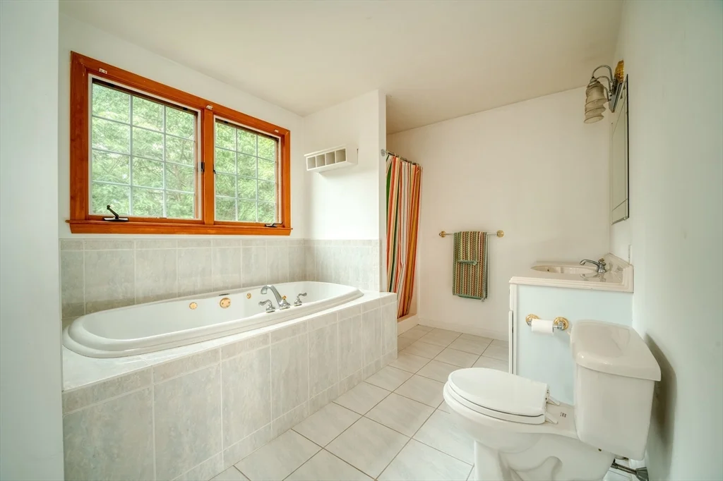 4 bed, 2 bath apartment for rent at 7 Magnolia Dr, Ayer — photo 31 of 42