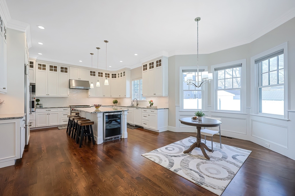 5 bed, 4+ bath apartment for rent at 7 Marshall Rd, Wellesley — photo 9 of 42