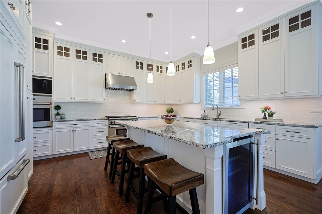 5 bed, 4+ bath apartment for rent at 7 Marshall Rd, Wellesley — photo 10 of 42