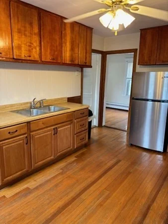 2 bed, 1 bath apartment for rent at 7 May Unit 2, Salem — photo 3 of 11