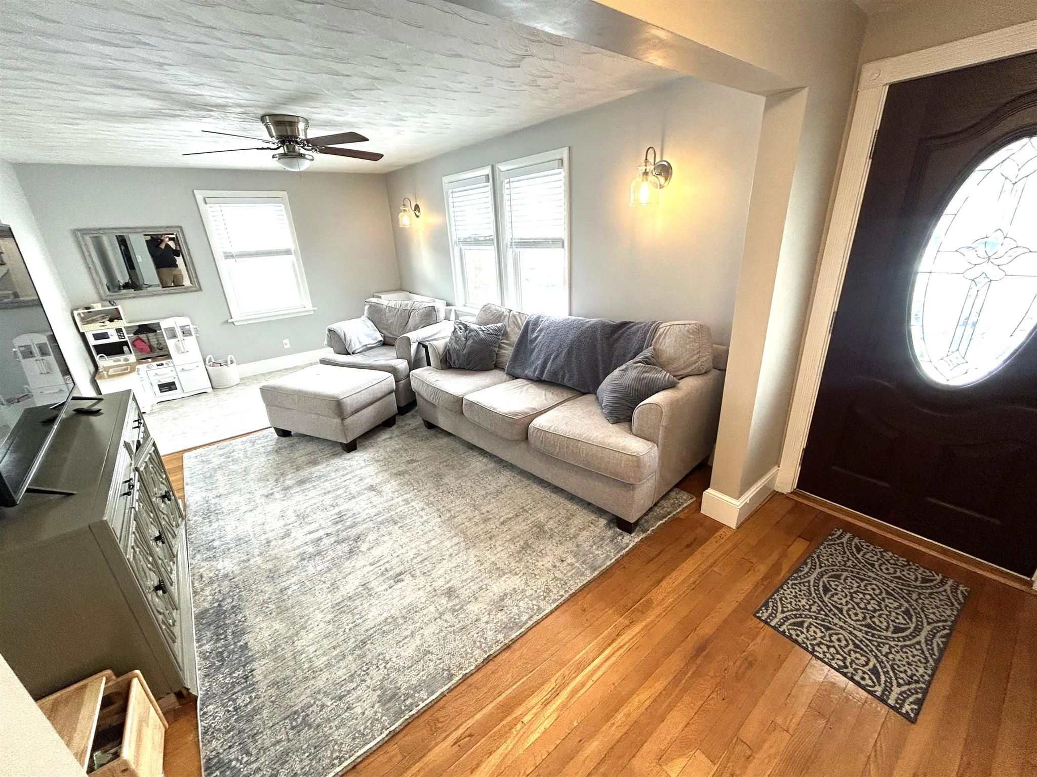 3 bed, 1 bath apartment for rent at 7 Maynard St Unit 7, Medford — photo 6 of 11
