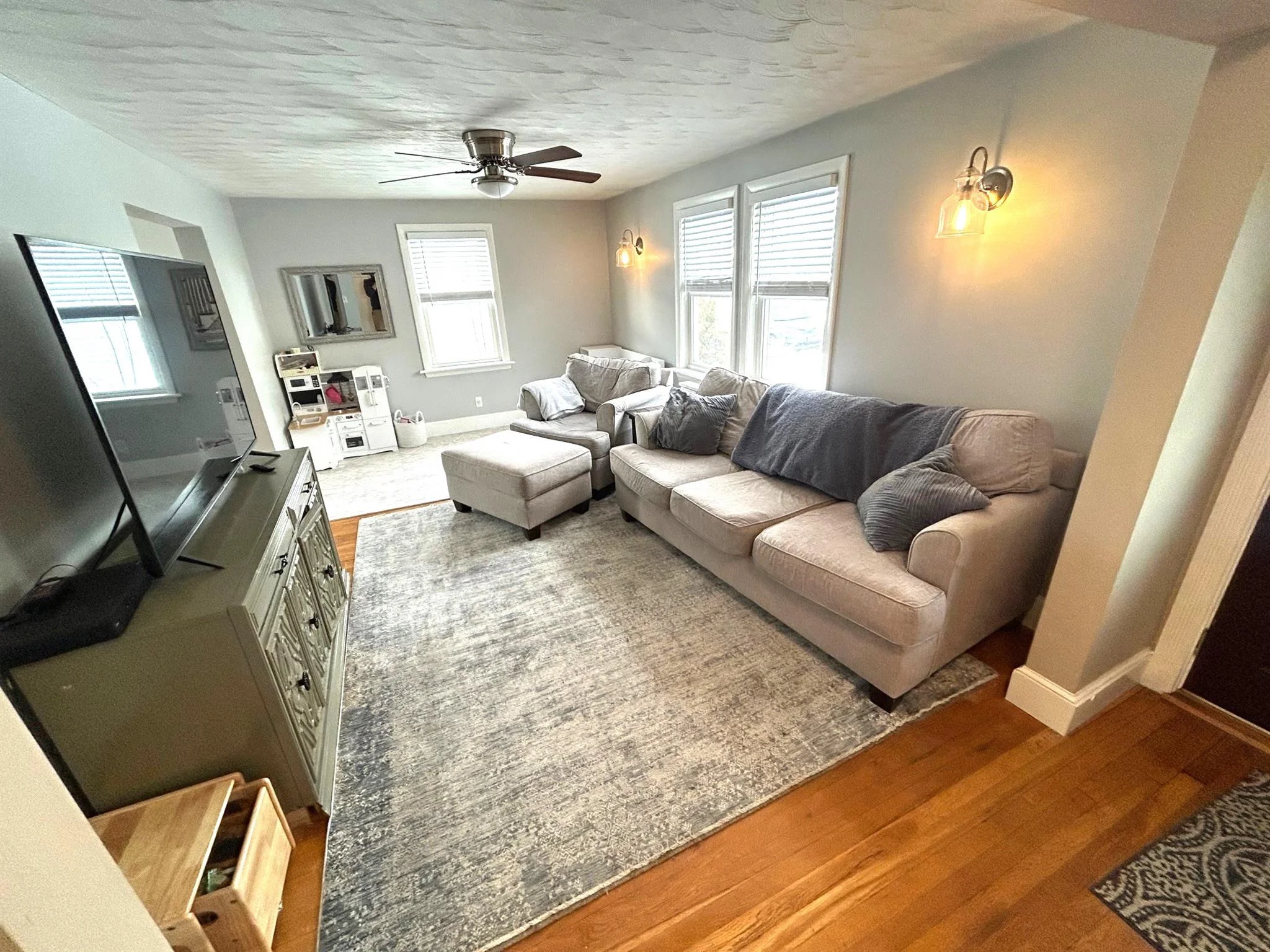 3 bed, 1 bath apartment for rent at 7 Maynard St Unit 7, Medford — photo 5 of 11