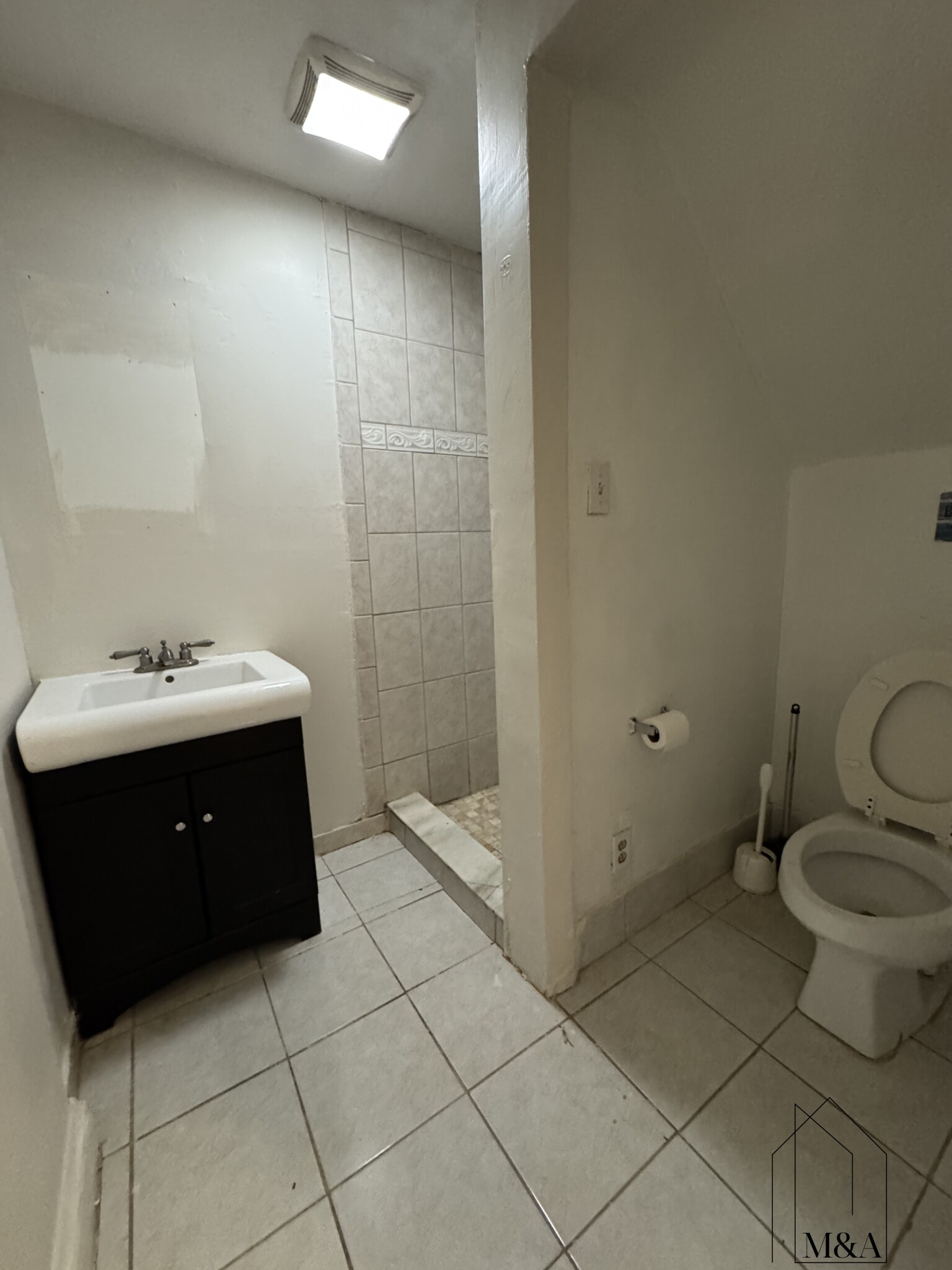 3 bed, 2 bath apartment for rent at 7 Monastery Rd Unit 1, Brighton — photo 8 of 11