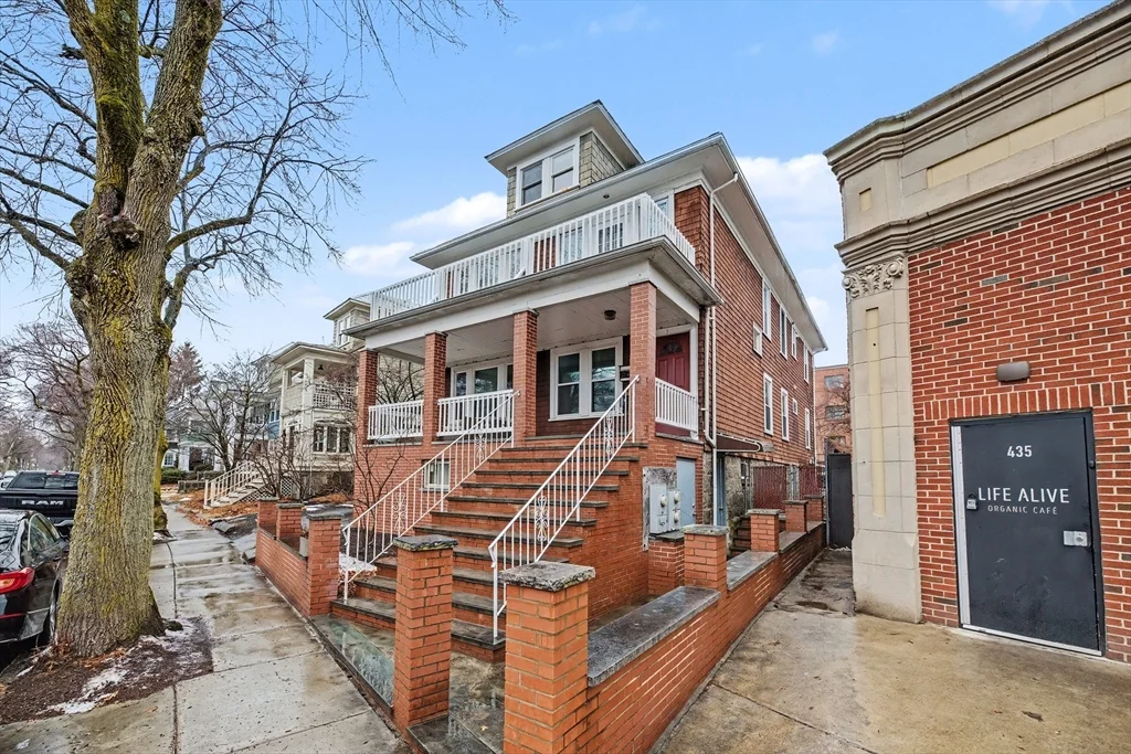 4 bed, 2 bath apartment for rent at 7 Moraine St Unit 2, Jamaica Plain