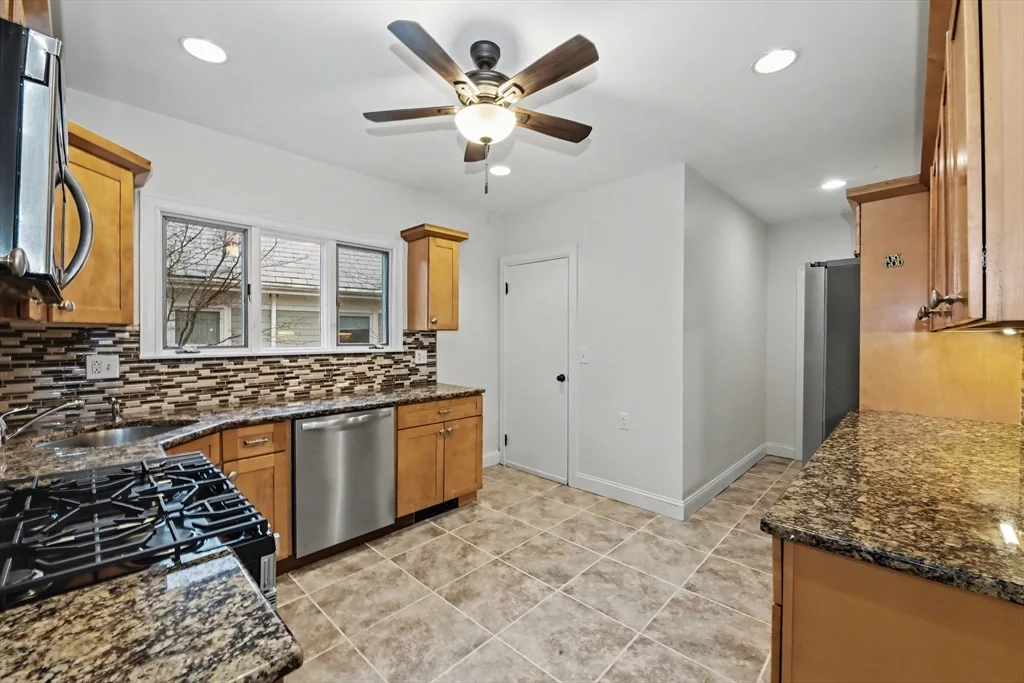 4 bed, 2 bath apartment for rent at 7 Moraine St Unit 2, Jamaica Plain — photo 11 of 29