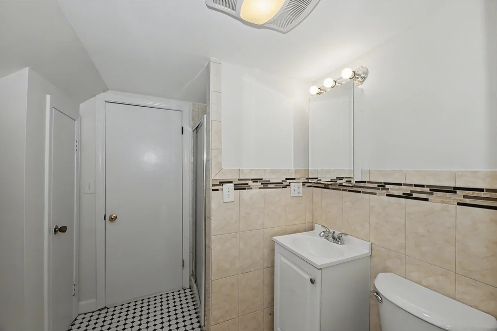 4 bed, 2 bath apartment for rent at 7 Moraine St Unit 2, Jamaica Plain — photo 25 of 29