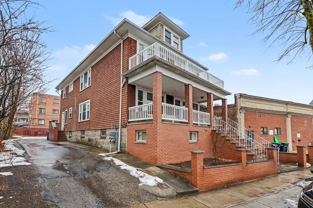 4 bed, 2 bath apartment for rent at 7 Moraine St Unit 2, Jamaica Plain — photo 2 of 29
