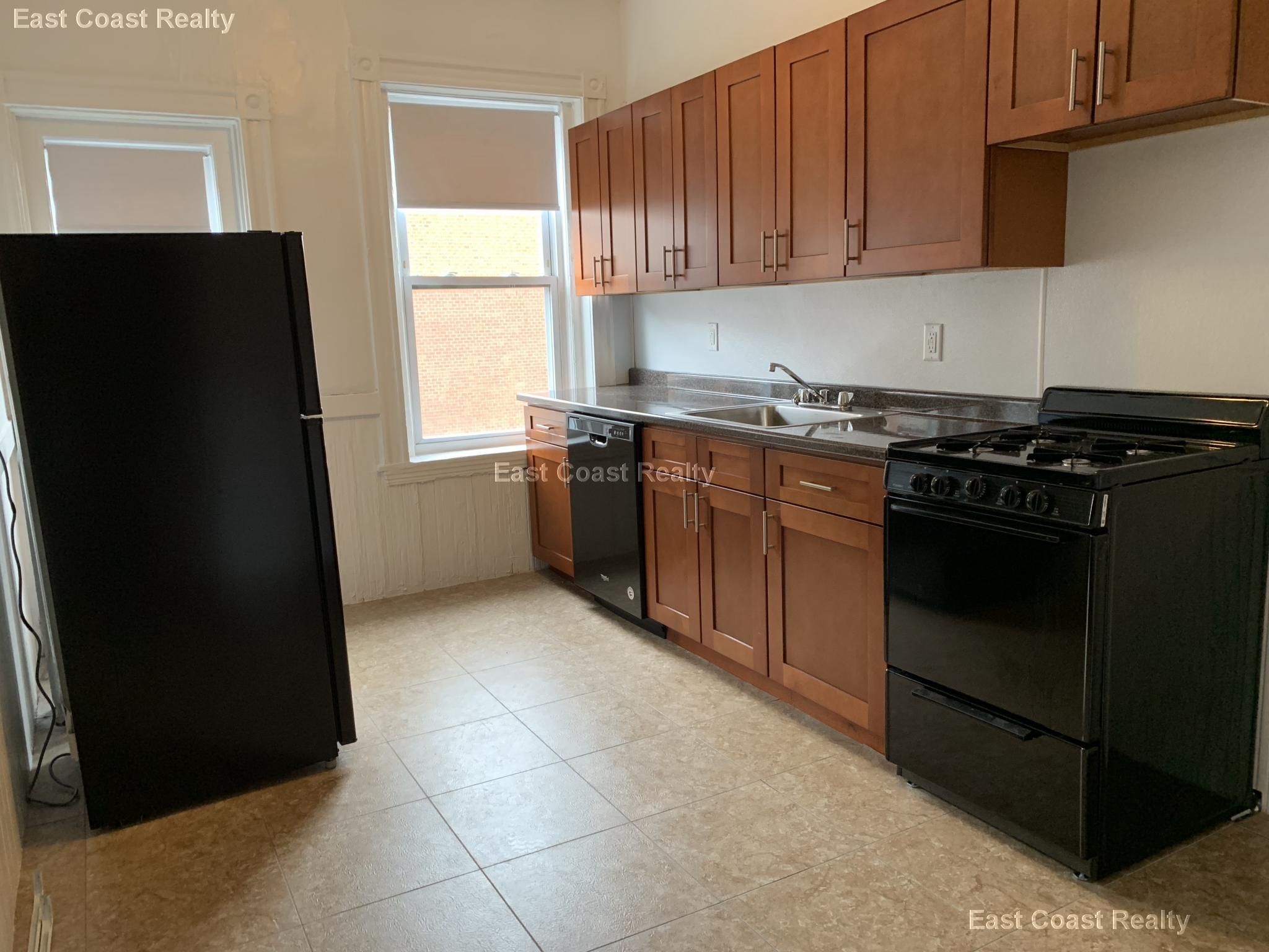 3 split bed, 1 bath apartment for rent at 7 Mount Hood Rd Unit 6A, Brighton