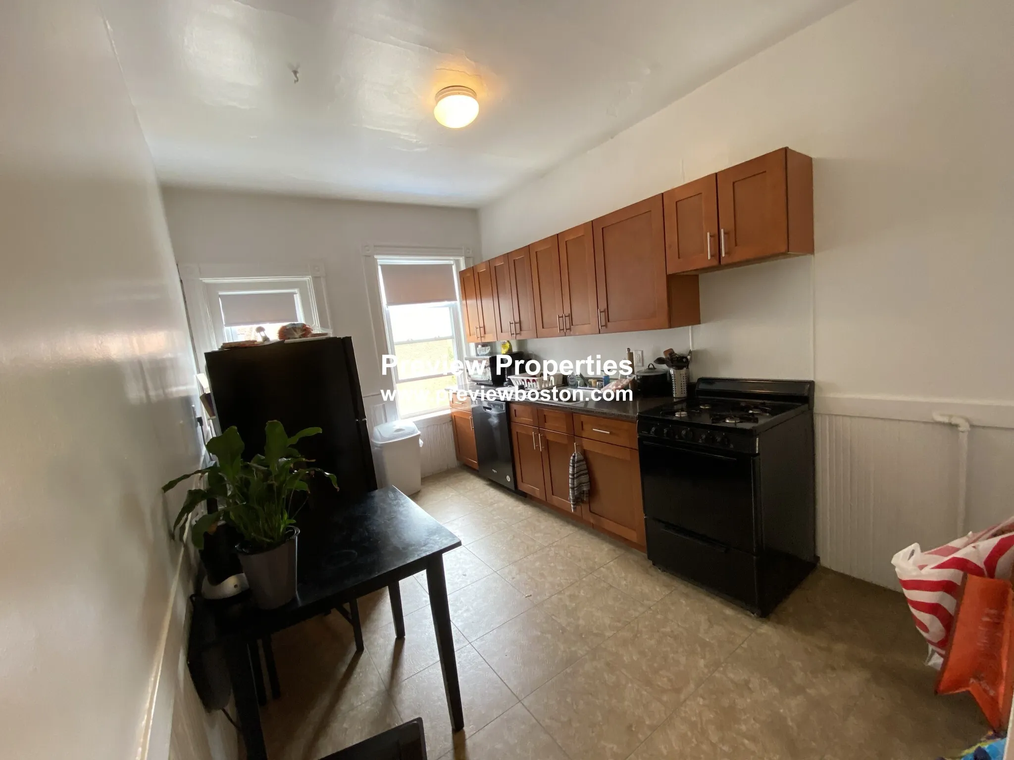 3 bed, 1 bath apartment for rent at 7 Mount Hood Rd Unit 6P, Brighton — photo 3 of 12