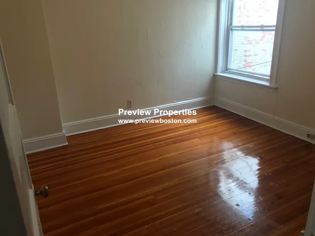3 bed, 1 bath apartment for rent at 7 Mount Hood Rd Unit 6P, Brighton — photo 6 of 12