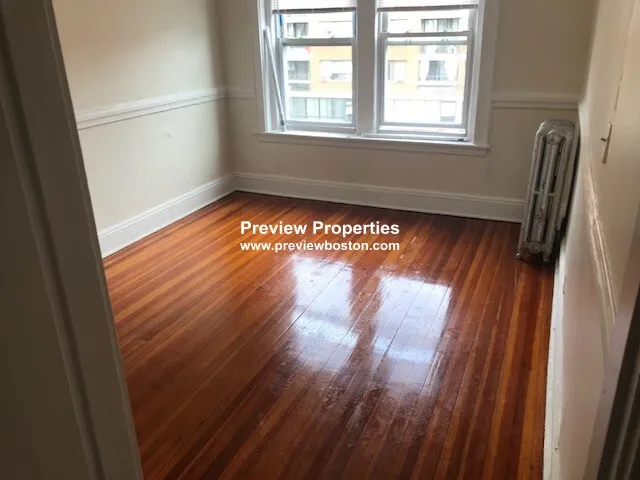 3 bed, 1 bath apartment for rent at 7 Mount Hood Rd Unit 6P, Brighton — photo 5 of 12
