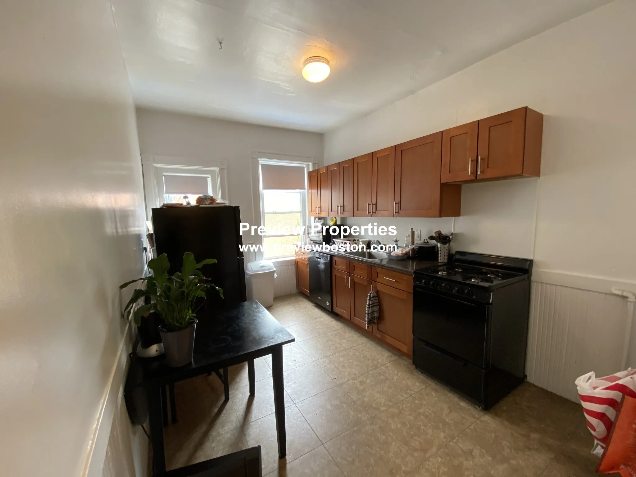 3 bed, 1 bath apartment for rent at 7 Mount Hood Rd Unit 6P, Brighton — photo 4 of 12
