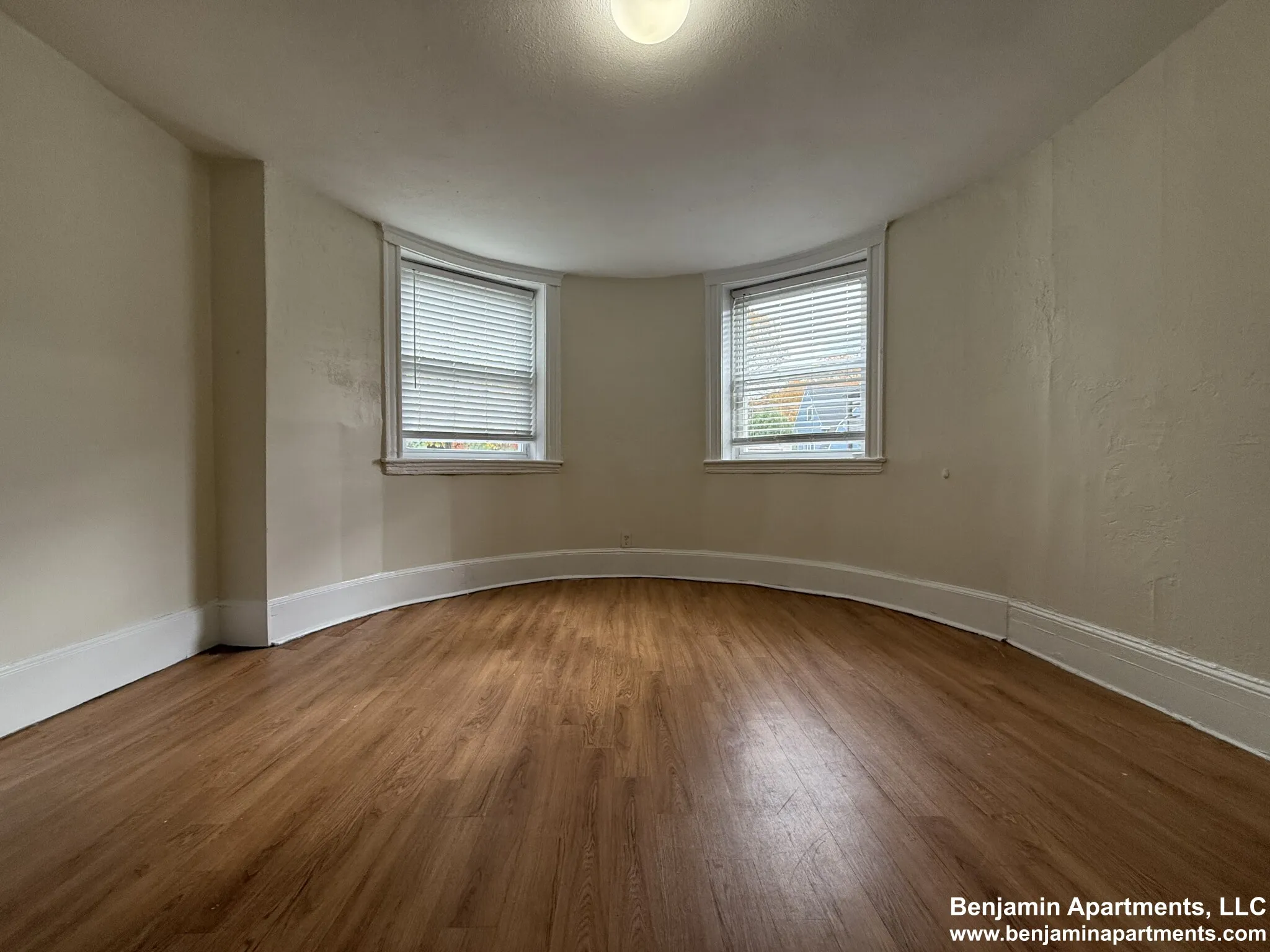 3 bed, 1 bath apartment for rent at 7 Mount Hood Rd Unit 7B, Brighton — photo 4 of 16