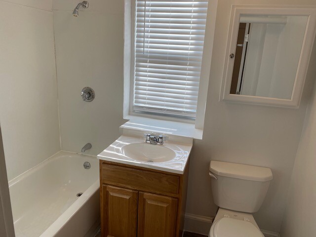 3 bed, 1 bath apartment for rent at 7 Mount Hood Rd Unit Apt B, Brighton — photo 5 of 18