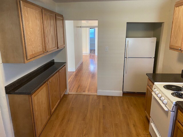 3 bed, 1 bath apartment for rent at 7 Mount Hood Rd Unit Apt B, Brighton — photo 2 of 18