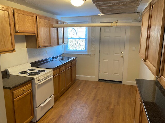 3 bed, 1 bath apartment for rent at 7 Mount Hood Rd Unit Apt B, Brighton — photo 3 of 18