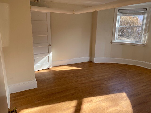 3 bed, 1 bath apartment for rent at 7 Mount Hood Rd Unit Apt B, Brighton — photo 6 of 18