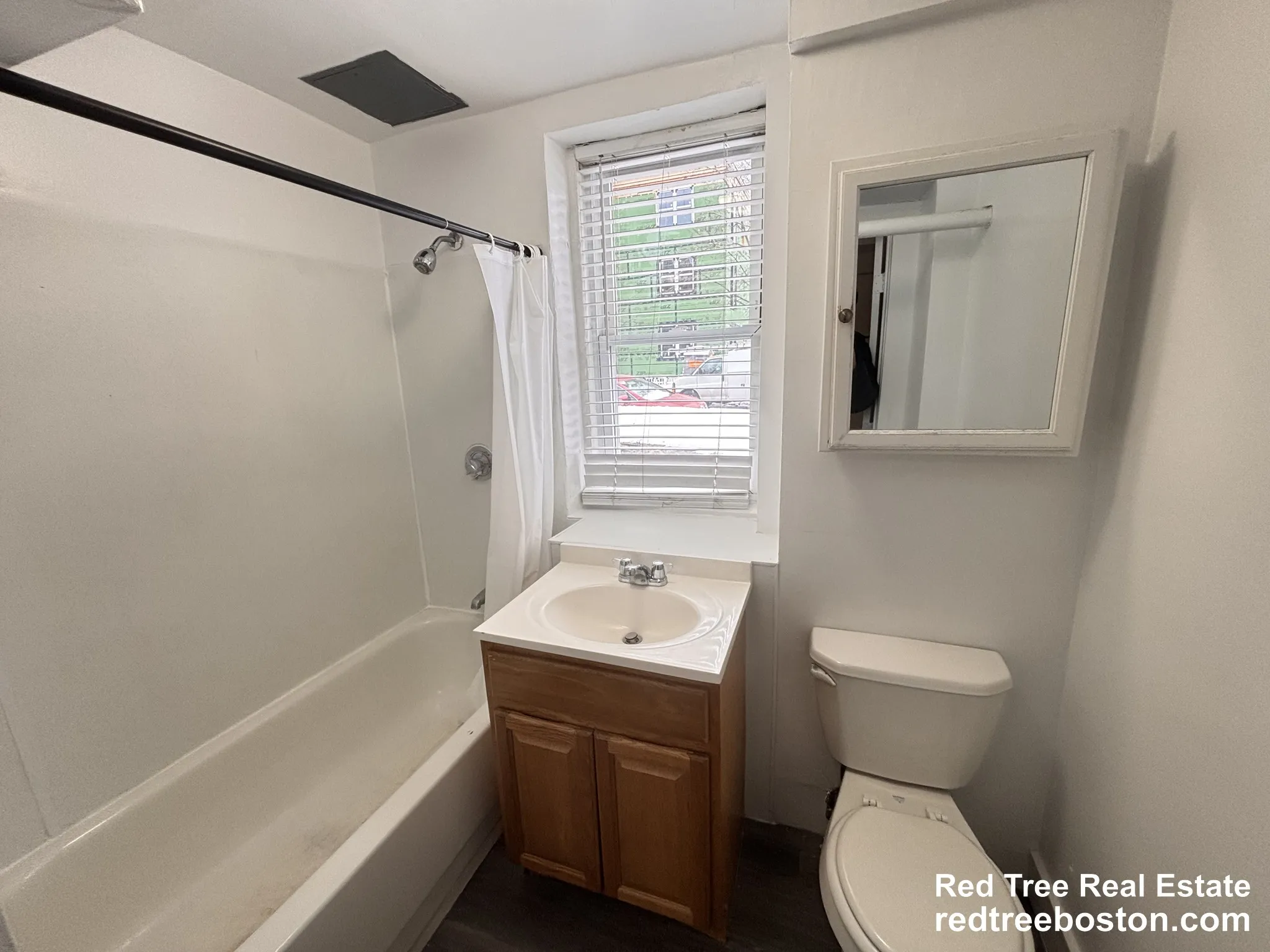 3 bed, 1 bath apartment for rent at 7 Mount Hood Rd Unit B, Brighton — photo 6 of 17