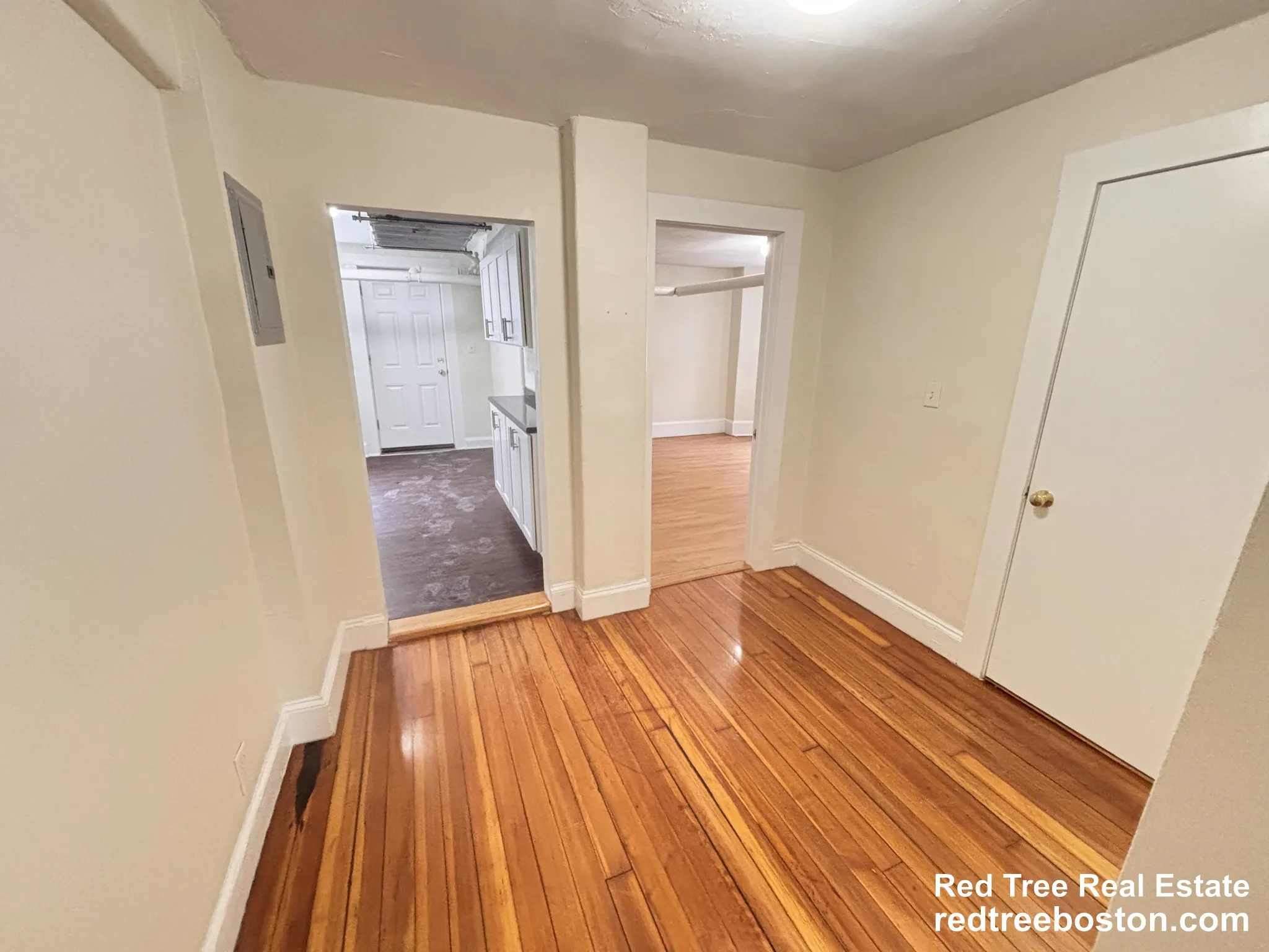 3 bed, 1 bath apartment for rent at 7 Mount Hood Rd Unit B, Brighton — photo 4 of 17