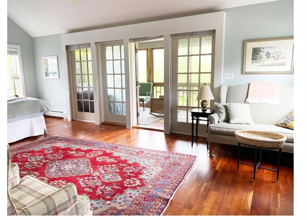 4 bed, 3 bath apartment for rent at 7 N Liberty Unit _, Nantucket (vil) — photo 15 of 28