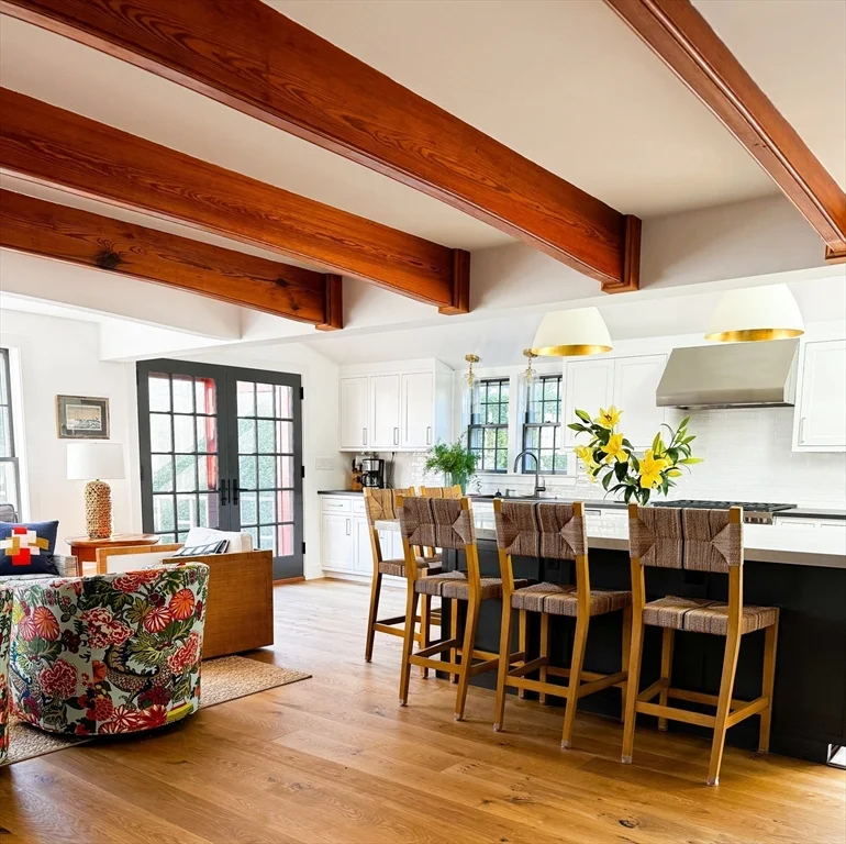 4 bed, 3 bath apartment for rent at 7 N Liberty Unit _, Nantucket (vil) — photo 6 of 28