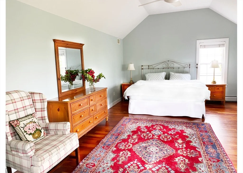 4 bed, 3 bath apartment for rent at 7 N Liberty Unit _, Nantucket (vil) — photo 14 of 28
