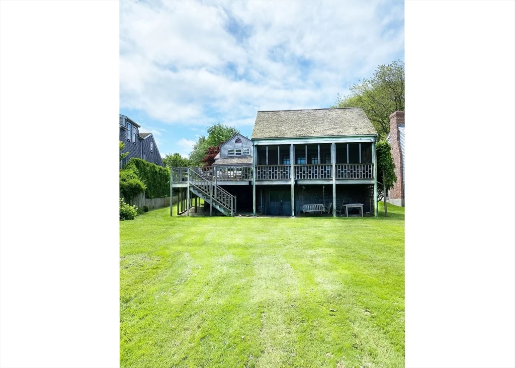 4 bed, 3 bath apartment for rent at 7 N Liberty Unit _, Nantucket (vil) — photo 2 of 28