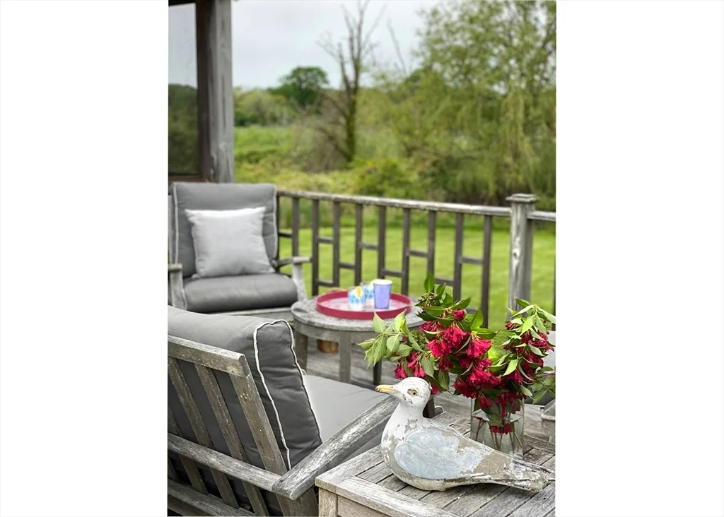 4 bed, 3 bath apartment for rent at 7 N Liberty Unit _, Nantucket (vil) — photo 3 of 28
