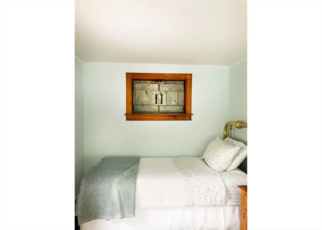 4 bed, 3 bath apartment for rent at 7 N Liberty Unit _, Nantucket (vil) — photo 25 of 28