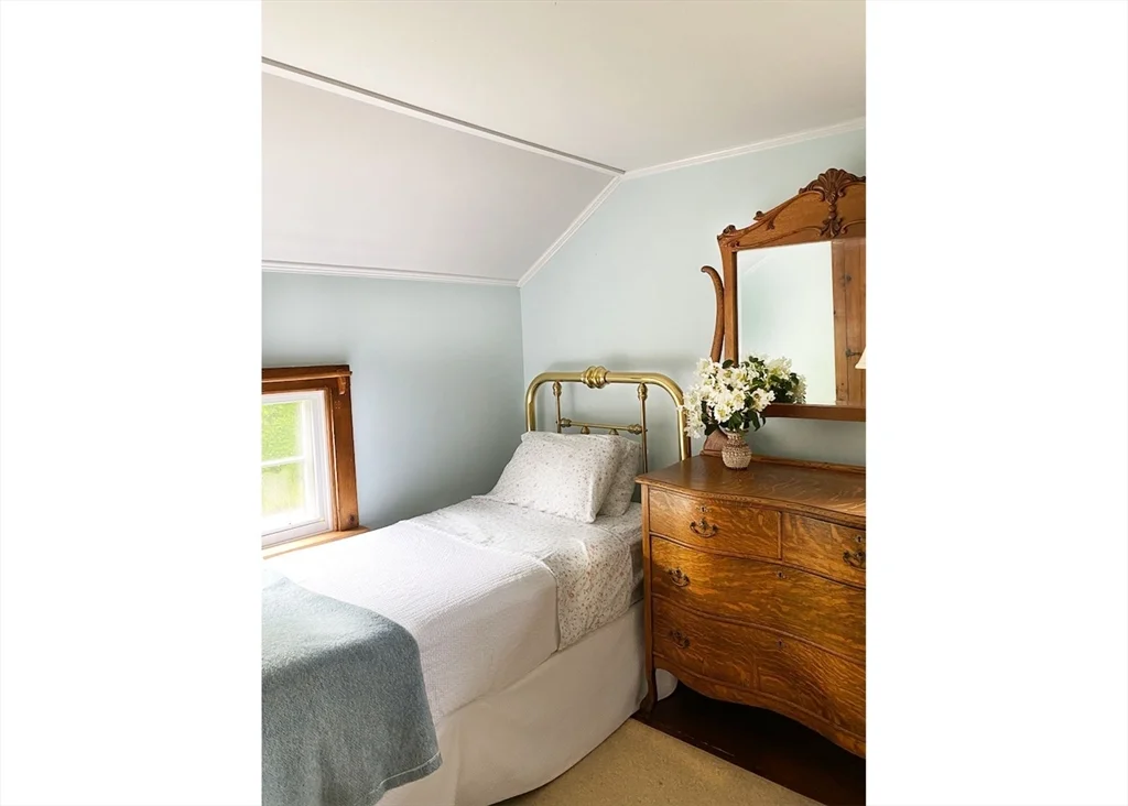 4 bed, 3 bath apartment for rent at 7 N Liberty Unit _, Nantucket (vil) — photo 23 of 28