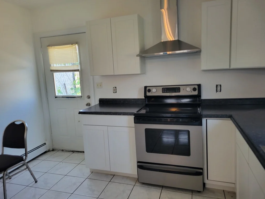 2 bed, 1 bath apartment for rent at 7 Naples Ave Unit 2, Saugus — photo 2 of 9