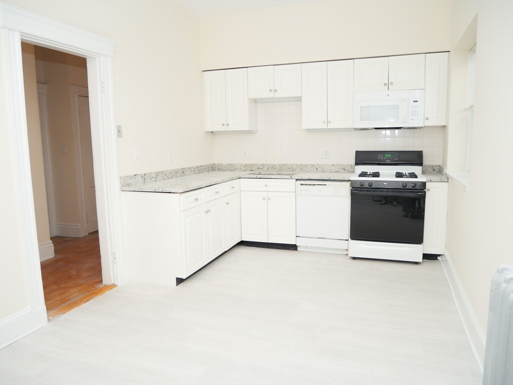 2 bed, 1 bath apartment for rent at 7 Naples Rd Unit 2, North Brookline — photo 2 of 8