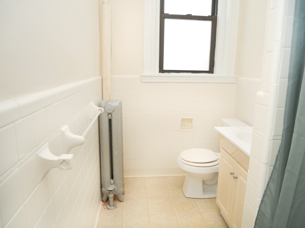 2 bed, 1 bath apartment for rent at 7 Naples Rd Unit 2, North Brookline — photo 6 of 8
