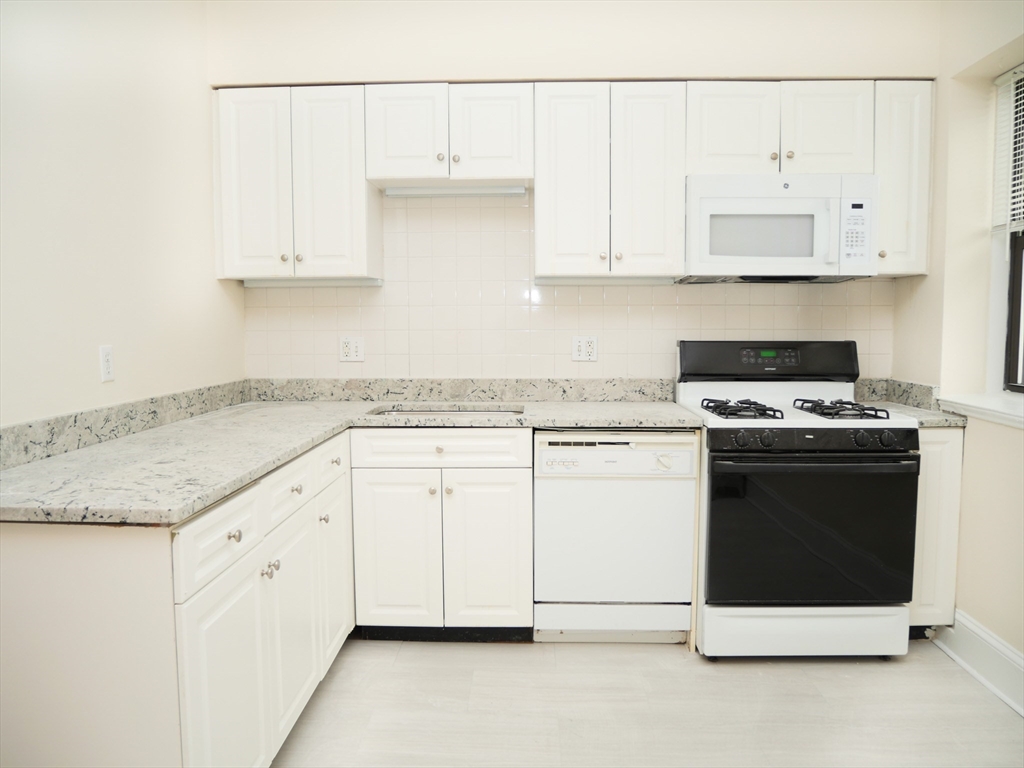 2 bed, 1 bath apartment for rent at 7 Naples Rd Unit 2, North Brookline — photo 1 of 8