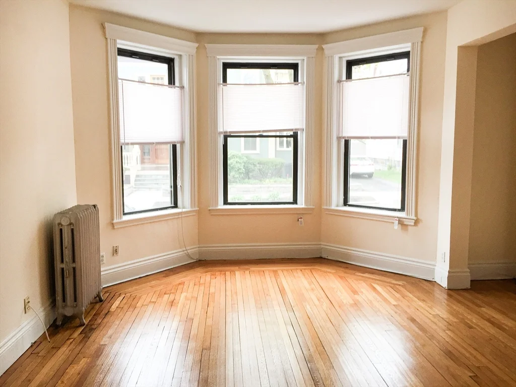 1 bed, 1 bath apartment for rent at 7 Naples Unit 1, Coolidge Corner — photo 5 of 9