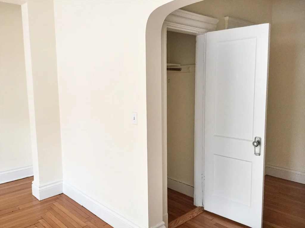 1 bed, 1 bath apartment for rent at 7 Naples Unit 1, Coolidge Corner — photo 3 of 9