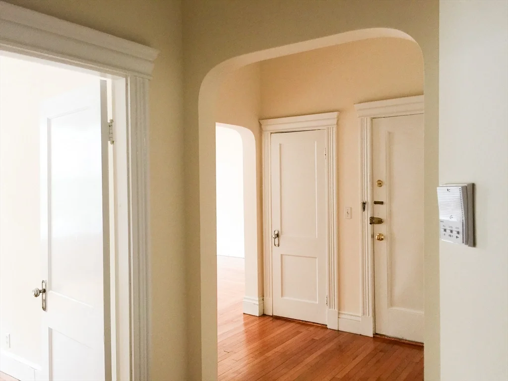 1 bed, 1 bath apartment for rent at 7 Naples Unit 1, Coolidge Corner — photo 6 of 9