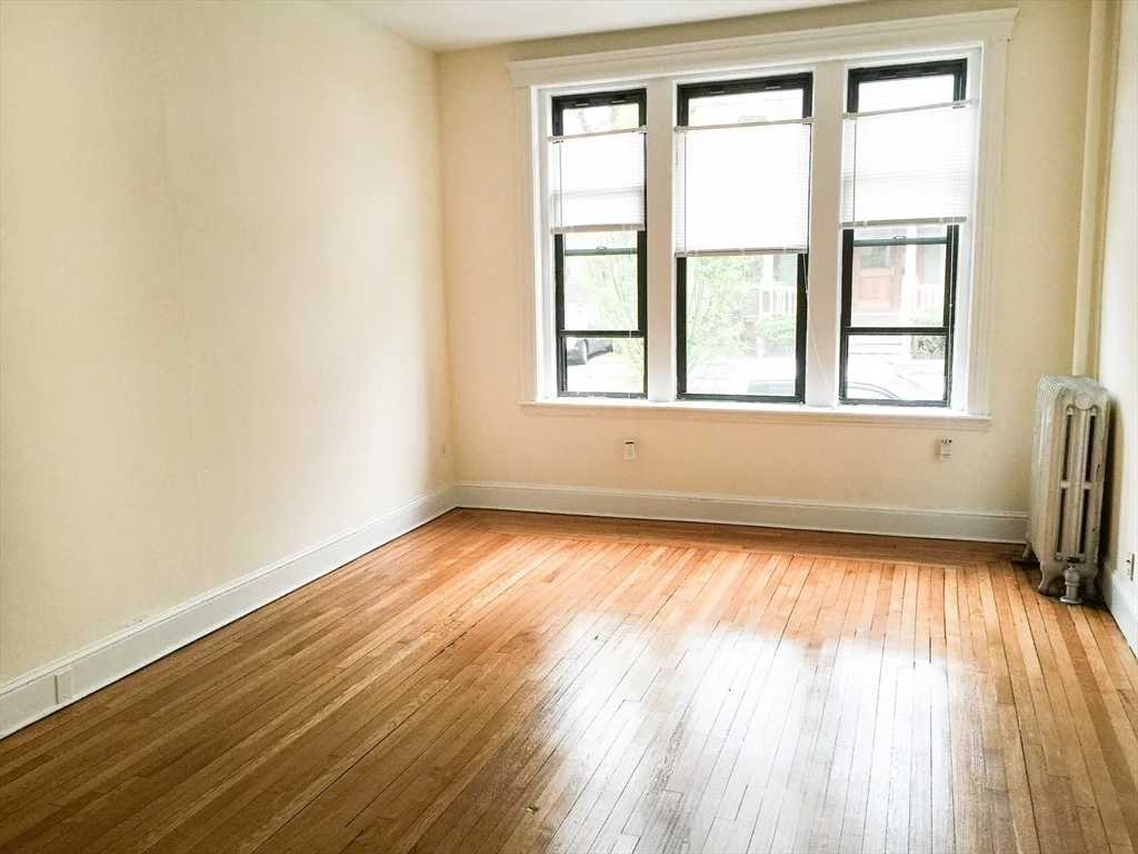 1 bed, 1 bath apartment for rent at 7 Naples Unit 1, Coolidge Corner — photo 8 of 9