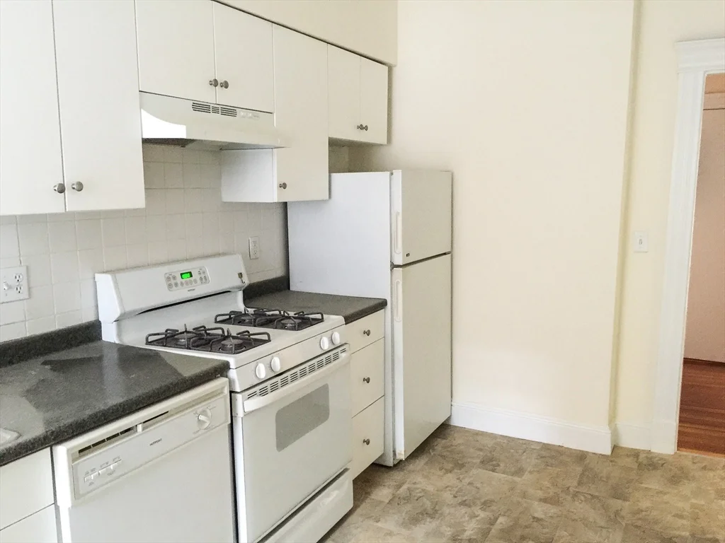 1 bed, 1 bath apartment for rent at 7 Naples Unit 1, Coolidge Corner — photo 1 of 9